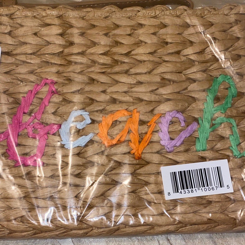 Time and Tru Woven NWT Tan Wristlet with Colorful “beach” Detail - Picture 2 of 4